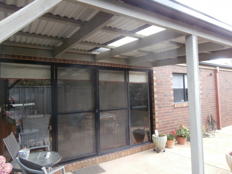 15 Freeman Drive, Kangaroo Flat VIC 3555