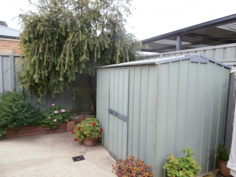 15 Freeman Drive, Kangaroo Flat VIC 3555