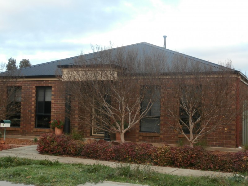 15 Freeman Drive, Kangaroo Flat VIC 3555