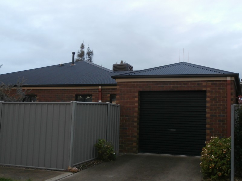 15 Freeman Drive, Kangaroo Flat VIC 3555