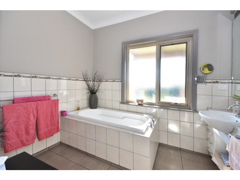 13 Morrison Court, Heathcote VIC 3523