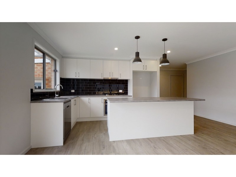 10 Ashbourne Way, Kangaroo Flat VIC 3555