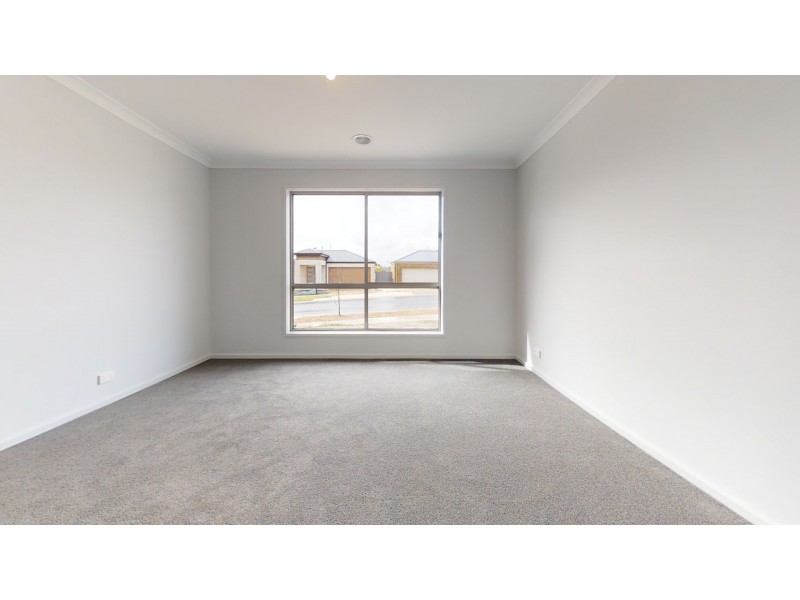 10 Ashbourne Way, Kangaroo Flat VIC 3555