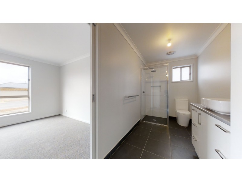 10 Ashbourne Way, Kangaroo Flat VIC 3555