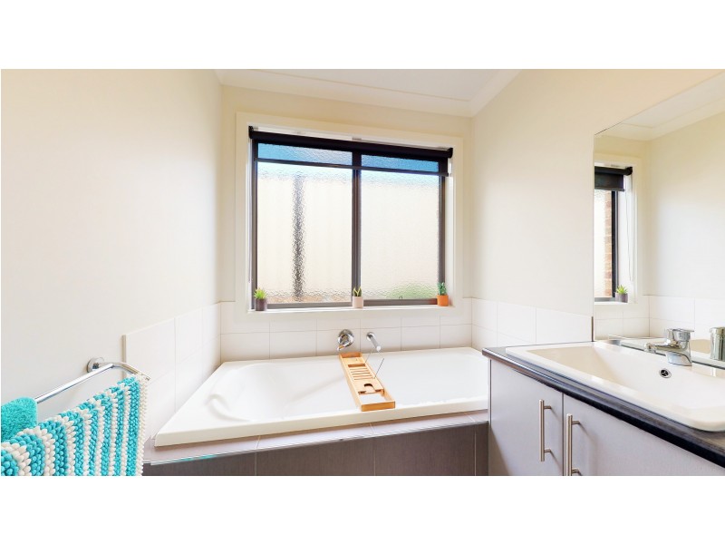 3 Garnet Court, Kangaroo Flat VIC 3555