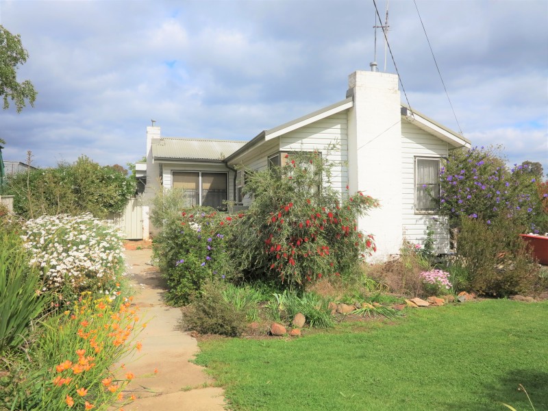 8 Union Street, West Bendigo VIC 3550