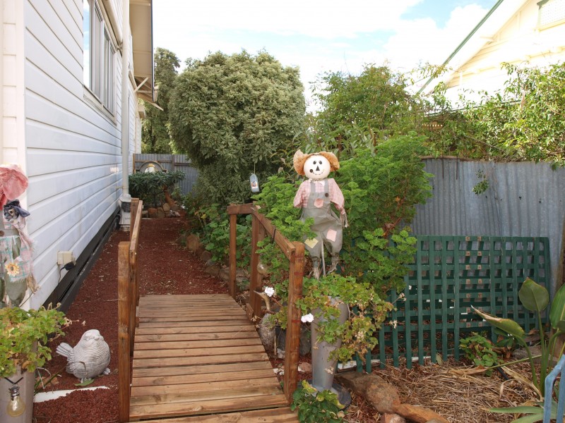 18 Waugh Street, Charlton VIC 3525