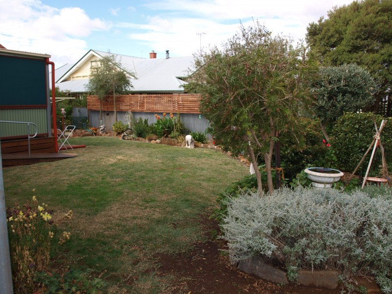 18 Waugh Street, Charlton VIC 3525