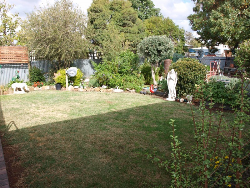 18 Waugh Street, Charlton VIC 3525