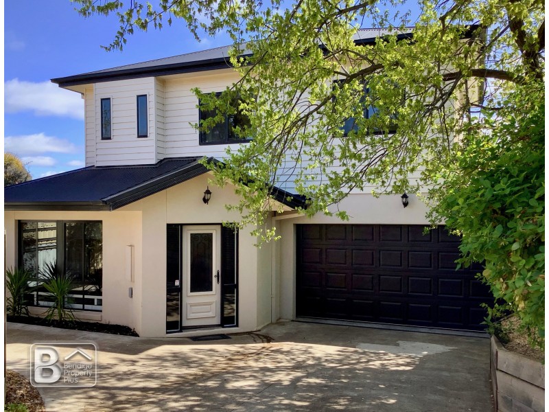 2/18 CURNOW STREET, Golden Square VIC 3555