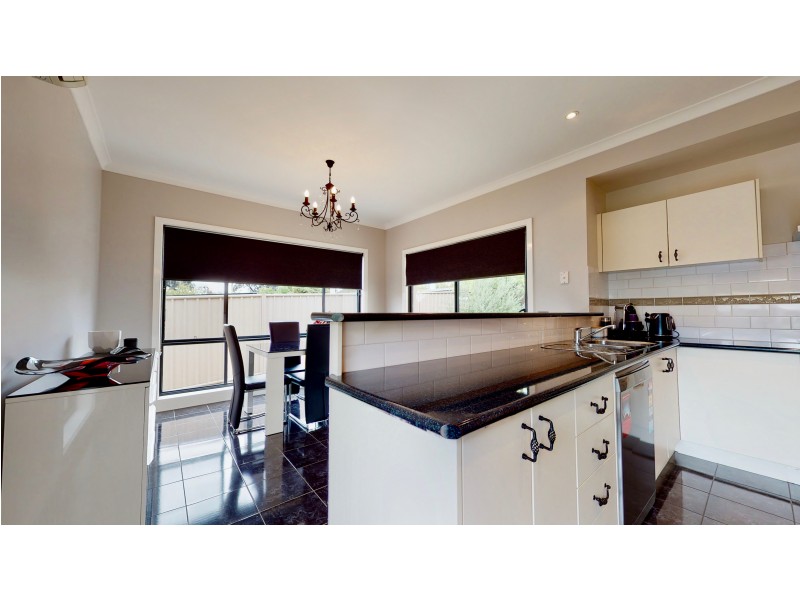 2/18 CURNOW STREET, Golden Square VIC 3555