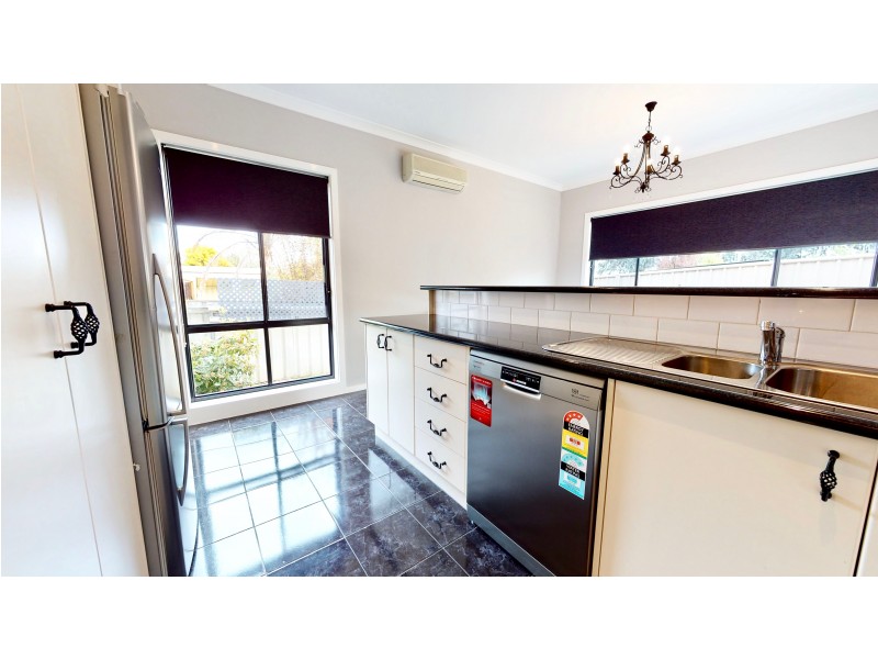 2/18 CURNOW STREET, Golden Square VIC 3555