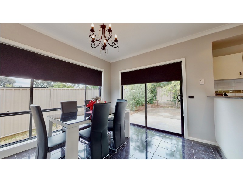 2/18 CURNOW STREET, Golden Square VIC 3555