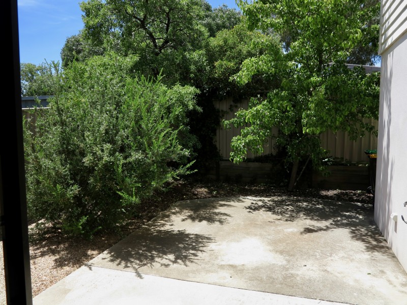 2/18 CURNOW STREET, Golden Square VIC 3555