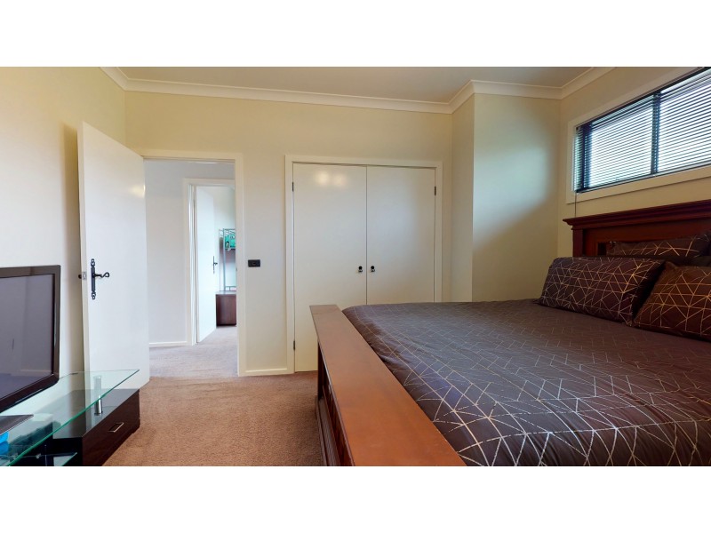 2/18 CURNOW STREET, Golden Square VIC 3555