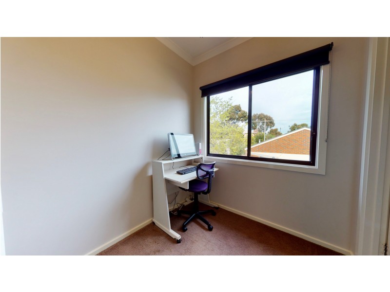 2/18 CURNOW STREET, Golden Square VIC 3555