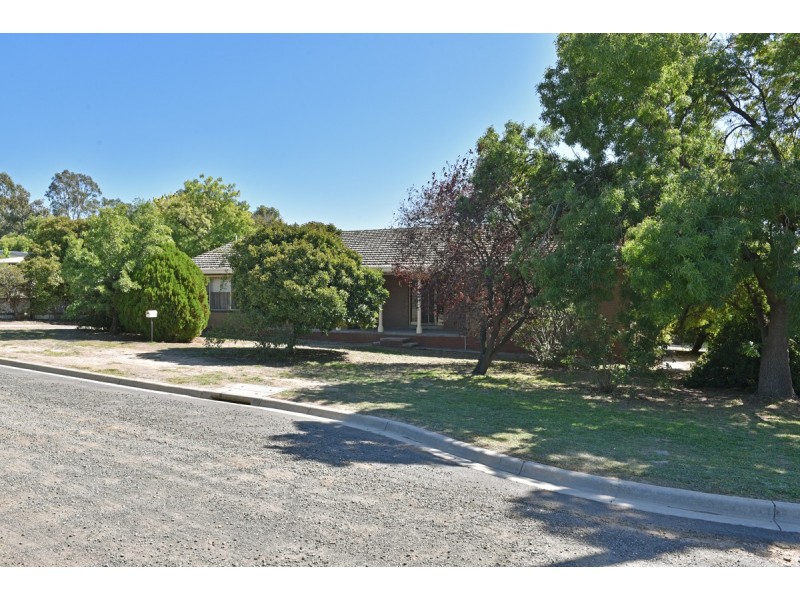 24 Mitchell Street, Heathcote VIC 3523