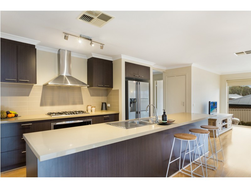9 Phyllis Crescent, Mckenzie Hill VIC 3451