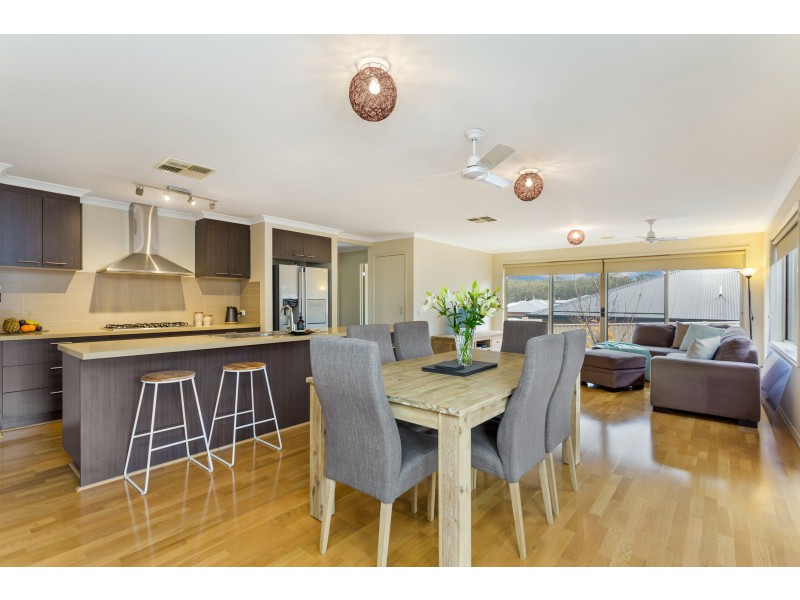 9 Phyllis Crescent, Mckenzie Hill VIC 3451