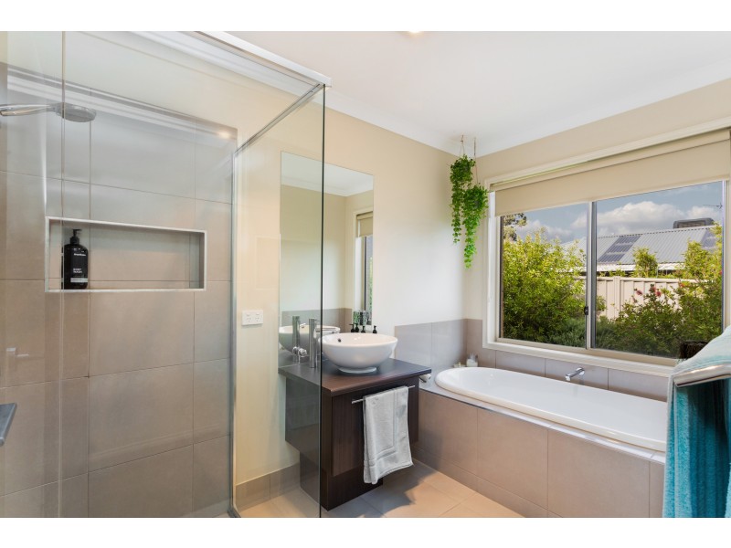 9 Phyllis Crescent, Mckenzie Hill VIC 3451