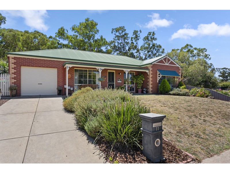 11 Pauline Court, Kangaroo Flat VIC 3555