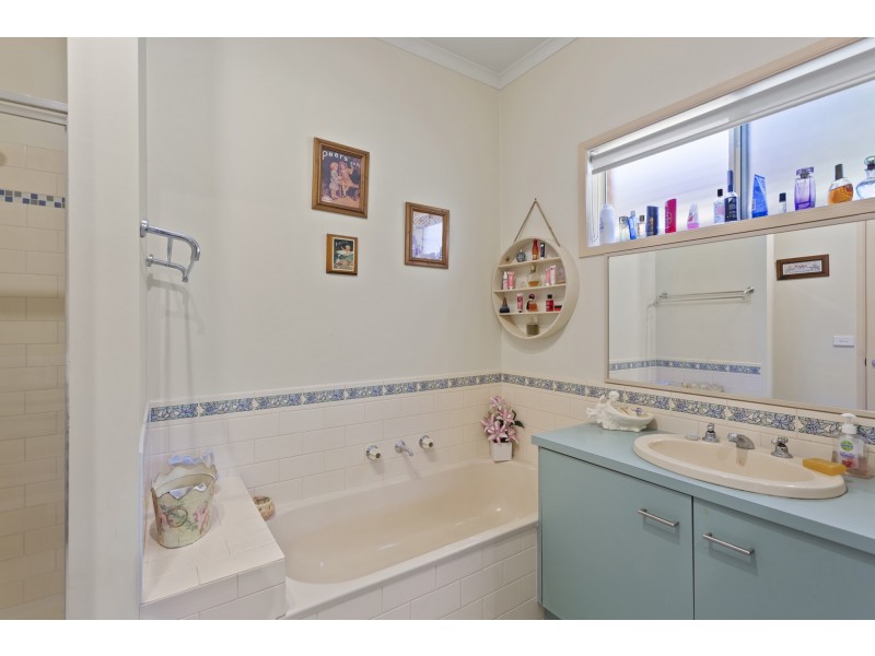 11 Pauline Court, Kangaroo Flat VIC 3555