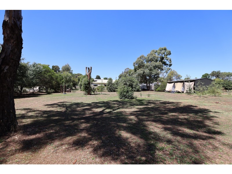 12 McInnes Street, Big Hill VIC 3555