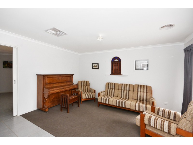 17 Botheras Court, Epsom VIC 3551