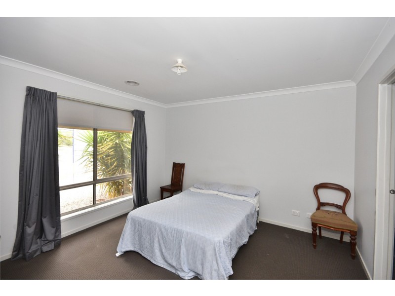 17 Botheras Court, Epsom VIC 3551