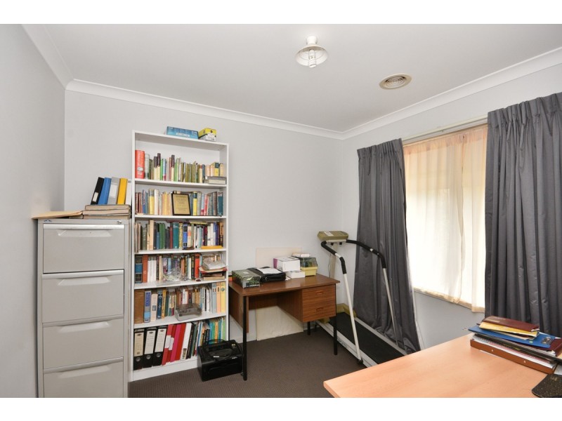 17 Botheras Court, Epsom VIC 3551