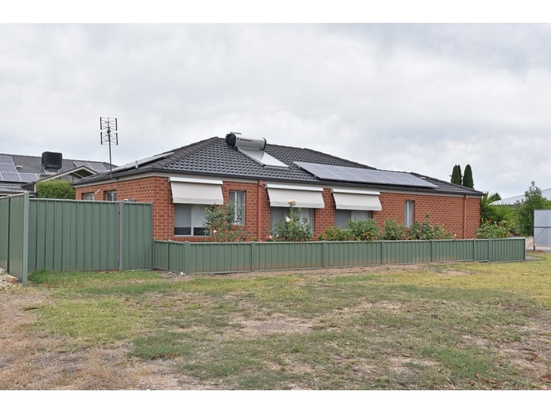 17 Botheras Court, Epsom VIC 3551