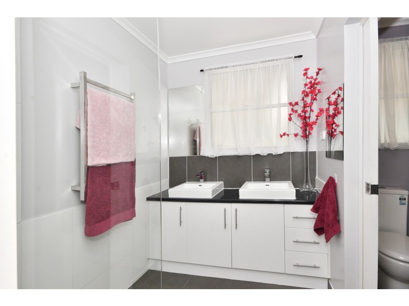 8 Harris Street, California Gully VIC 3556