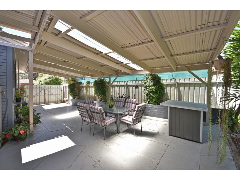 8 Harris Street, California Gully VIC 3556