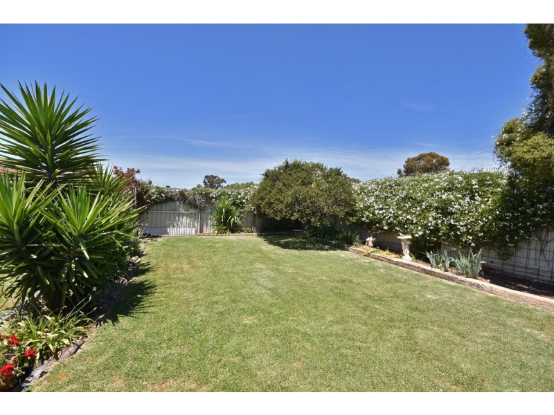 8 Harris Street, California Gully VIC 3556