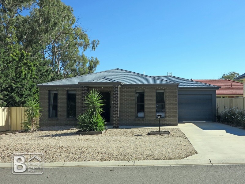 1 Clarcoll Crescent North, Kangaroo Flat VIC 3555