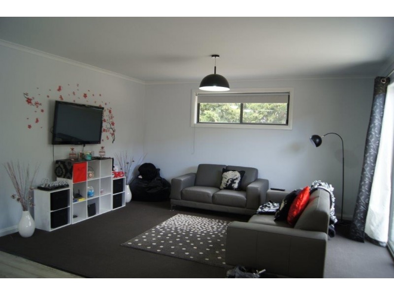 1 Clarcoll Crescent North, Kangaroo Flat VIC 3555