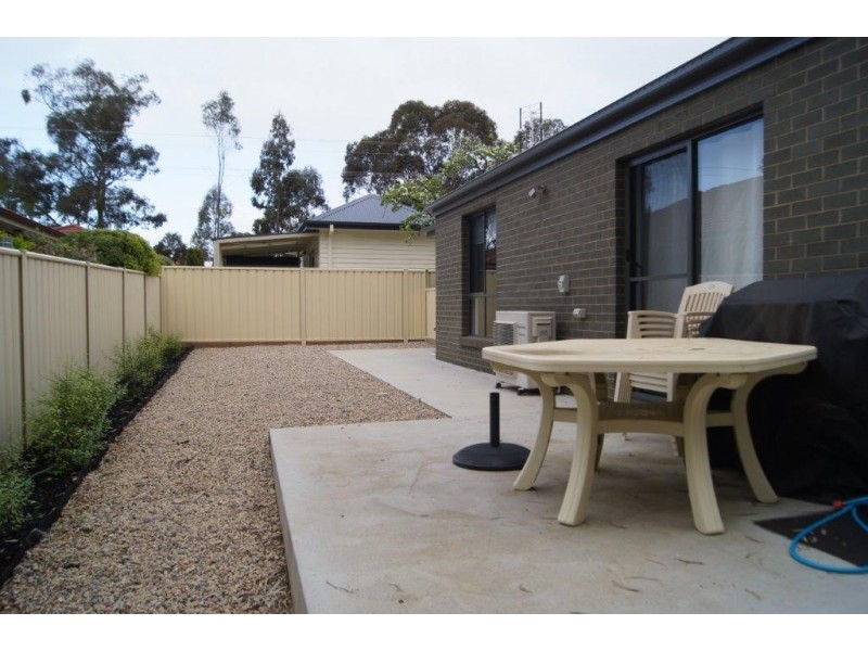 1 Clarcoll Crescent North, Kangaroo Flat VIC 3555