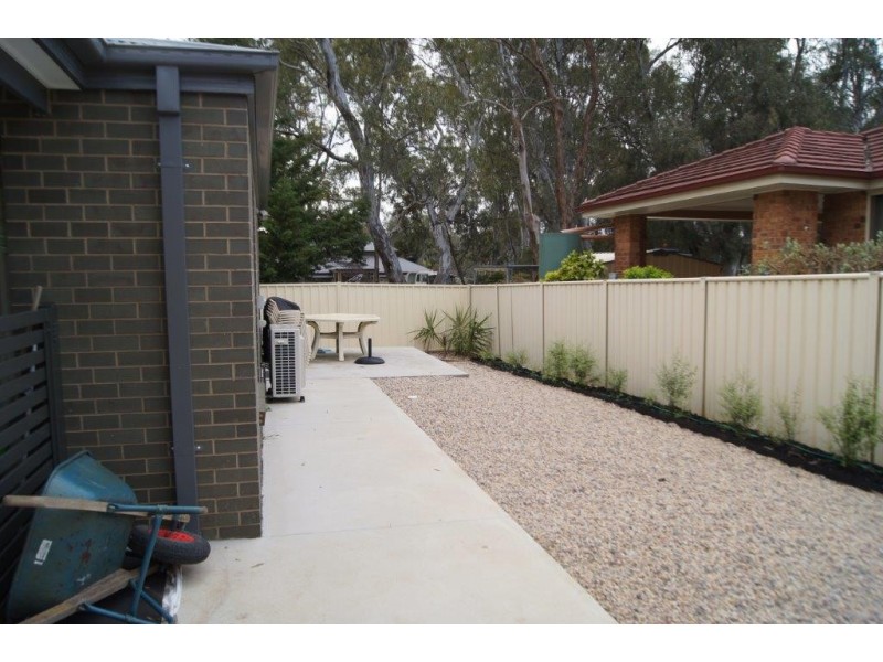 1 Clarcoll Crescent North, Kangaroo Flat VIC 3555