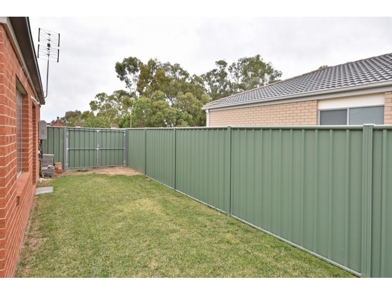 17 Botheras Court, Epsom VIC 3551