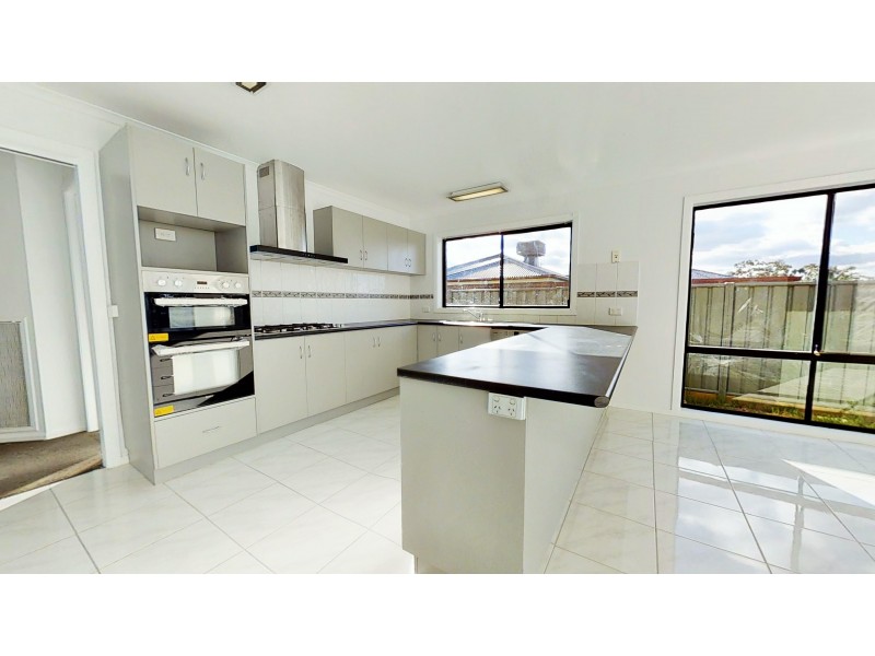15 St George Park Drive, Kangaroo Flat VIC 3555