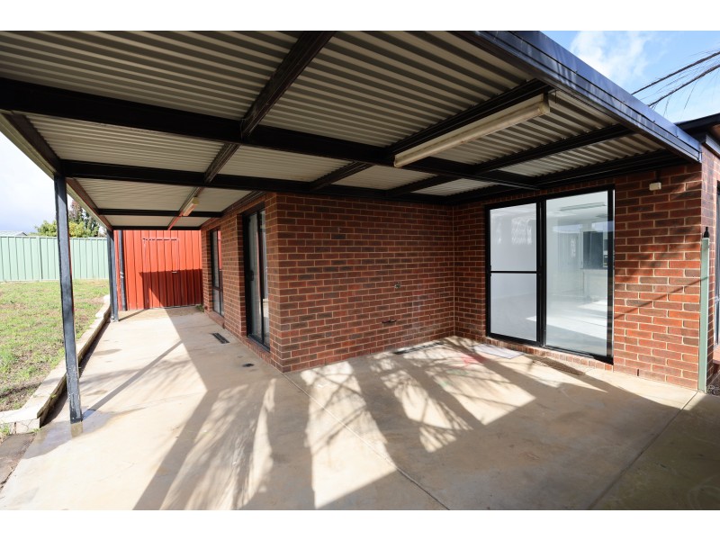 15 St George Park Drive, Kangaroo Flat VIC 3555