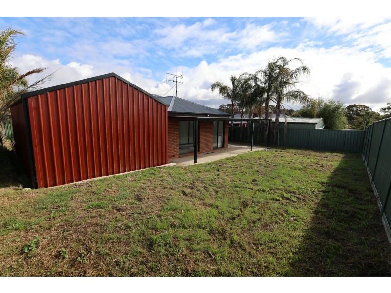 15 St George Park Drive, Kangaroo Flat VIC 3555