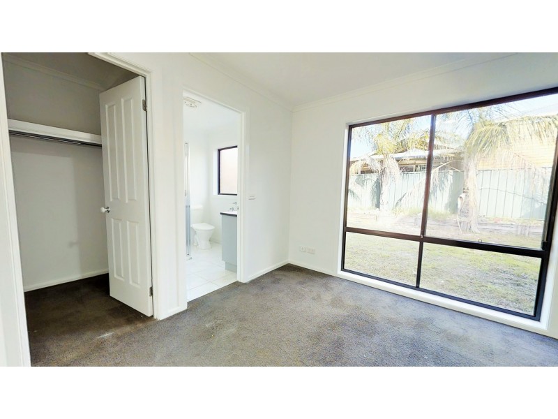 15 St George Park Drive, Kangaroo Flat VIC 3555