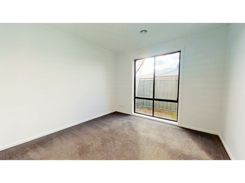 15 St George Park Drive, Kangaroo Flat VIC 3555
