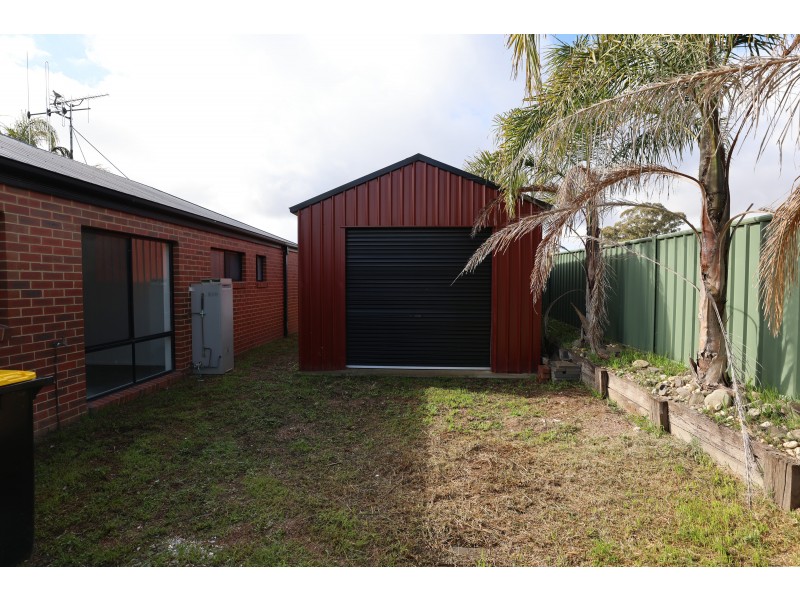 15 St George Park Drive, Kangaroo Flat VIC 3555