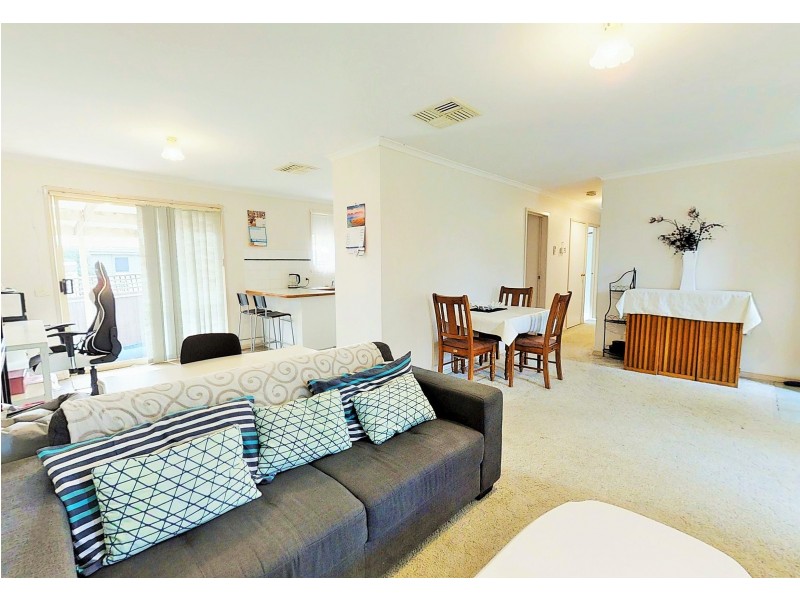 1/24 Retreat Road, Flora Hill VIC 3550