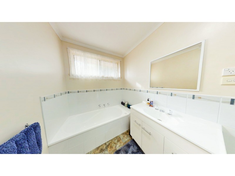 1/24 Retreat Road, Flora Hill VIC 3550