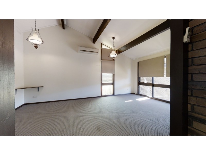 9 Willow Drive, Kennington VIC 3550