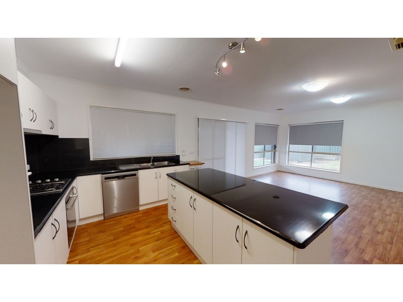 19 St George Park Drive, Kangaroo Flat VIC 3555