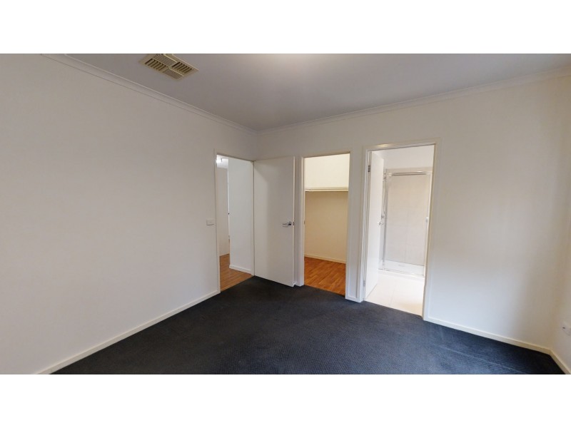 19 St George Park Drive, Kangaroo Flat VIC 3555